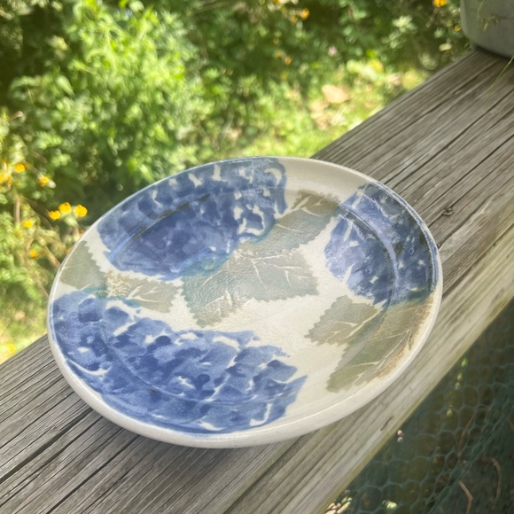 Cape Cod Chatham Pottery Hydrangea Plate 8” Width X 1.5” Height - Picture 8 of 16